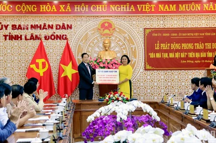 Nhiều đơn vị, tổ chức ủng hộ phong trào "xóa nhà tạm, nhà dột nát" trên địa bàn tỉnh Lâm Đồng tại lễ phát động.