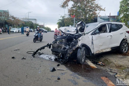 Hiện trường vụ tai nạn giao thông nghiêm trọng.