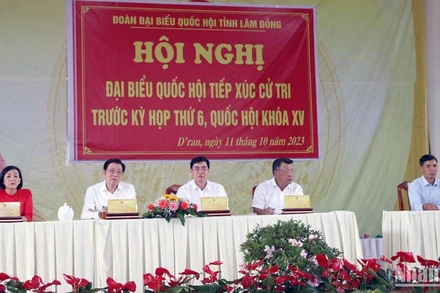 Đồng chí Phan Đình Trạc và các đại biểu Quốc hội khóa 15 tỉnh Lâm Đồng tiếp xúc cử tri huyện Đơn Dương.