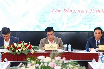 Các đồng chí chủ trì hội thảo.