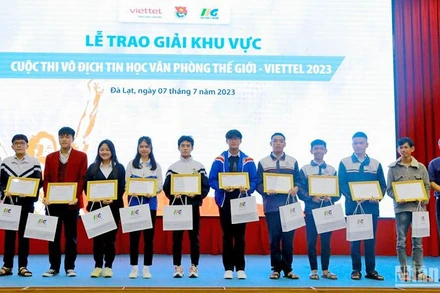 Quang cảnh trao giải khu vực Tây Nguyên, Cuộc thi vô địch Tin học văn phòng thế giới - Viettel 2023.