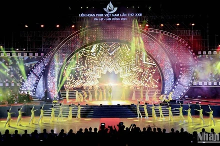 Quang cảnh khai mạc Liên hoan Phim Việt Nam lần thứ 23.