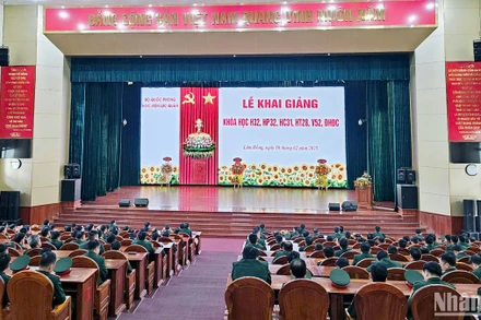 Quang cảnh lễ khai giảng.
