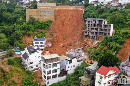 Hiện trường vụ sạt lở đất nghiêm trọng lúc rạng sáng 29/6. 