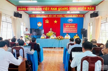 Quang cảnh buổi tiếp xúc cử tri xã Tân Thành, huyện Đức Trọng, Lâm Đồng.