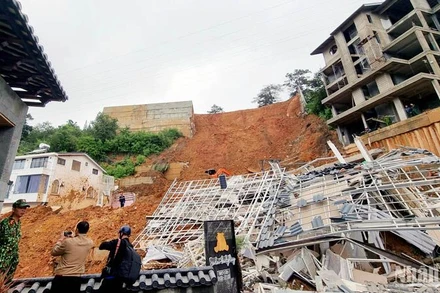Hiện trường vụ sạt lở nghiêm trọng tại phường 10, thành phố Đà Lạt rạng sáng 29/6.