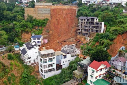 Hiện trường vụ sạt lở nghiêm trọng tại phường 10, thành phố Đà Lạt vào rạng sáng 29/6.