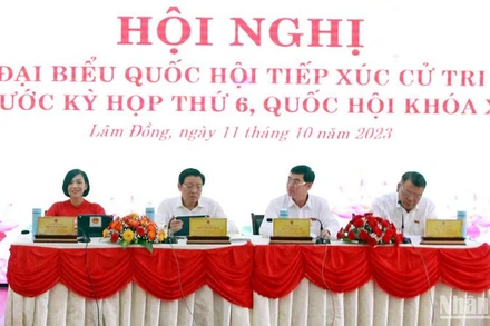 Đồng chí Phan Đình Trạc và các đại biểu Quốc hội khóa XV tỉnh Lâm Đồng tiếp xúc cử tri Trường đại học Đà Lạt.