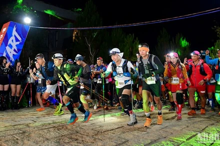 Các vận động viên trong nước và quốc tế chính thức chinh phục nội dung 100km tại giải LAAN Ultra Trail 2023.