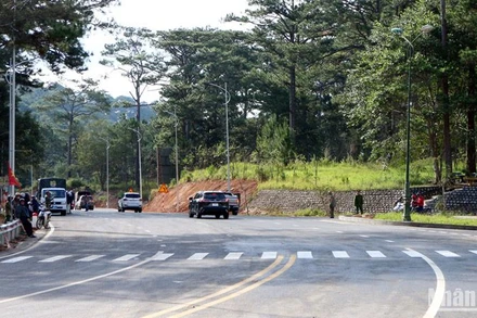 Từ 9 giờ ngày 29/12, tuyến đèo Prenn thông xe tạm thời để phục vụ nhu cầu đi lại dịp Tết Dương lịch 2024.