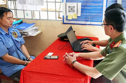 Đối tượng Hoàng Việt Khánh tại cơ quan công an. Ảnh: Công an tỉnh Lâm Đồng.