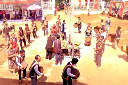 Không gian kết bạn cộng đồng của người M’nông ở Bình Phước.