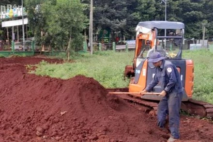 Chiến sĩ Đội K72 tìm kiếm hài cốt liệt sĩ tại huyện Lộc Ninh.