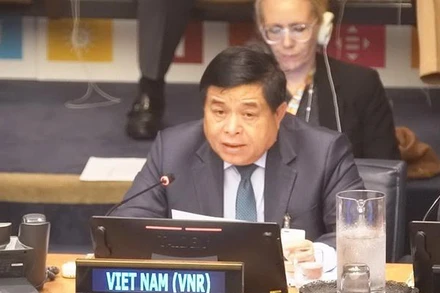 Bộ trưởng Kế hoạch và Đầu tư Nguyễn Chí Dũng phát biểu tại Diễn đàn. (Ảnh: TTXVN)