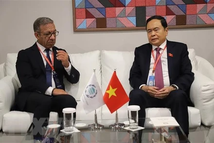 Phó Chủ tịch Thường trực Quốc hội Trần Thanh Mẫn tiếp Chủ tịch IPU Duarte Pacheco bên lề Đại hội đồng IPU-146 tại Bahrain. (Ảnh: TTXVN)