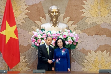 Thường trực Ban Bí thư Trương Thị Mai tiếp Chủ tịch Liên minh Nghị sĩ hữu nghị Nhật Bản-Việt Nam Nikai Toshihiro. (Ảnh TTXVN )