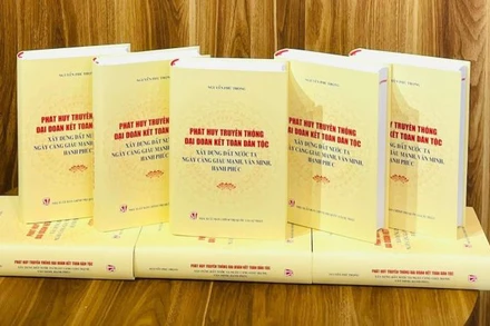 Cuốn sách Phát huy truyền thống đại đoàn kết toàn dân tộc, xây dựng đất nước ta ngày càng giàu mạnh, văn minh, hạnh phúc của Tổng Bí thư Nguyễn Phú Trọng. (Ảnh: Báo Đại đoàn kết)