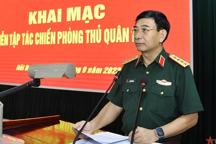 Đại tướng Phan Văn Giang phát biểu chỉ đạo diễn tập. (Ảnh: Báo Quân đội nhân dân)