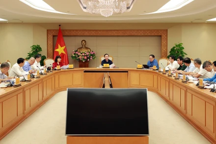 Phó Thủ tướng Trần Hồng Hà chủ trì cuộc họp với Bộ Xây dựng và các bộ, ngành liên quan về tiếp thu, giải trình ý kiến của đại biểu Quốc hội về dự tháo Luật Nhà ở sửa đổi. (Ảnh: VOV)