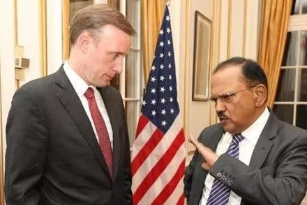 Cố vấn An ninh quốc gia Mỹ Jake Sullivan (trái) và người đồng cấp Ấn Độ Ajit Doval ở Washington, ngày 31/1. (Nguồn: Hindustan Times/ Báo Thế giới và Việt Nam)