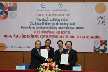 Lễ ký Biên bản ghi nhớ hợp tác giữa Trung tâm Chứng nhận Phù hợp (QUACERT) và Viện nghiên cứu châu Phi và Trung Đông.