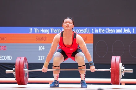 Nữ đô cử Phạm Thị Hồng Thanh từng thiết lập ba kỷ lục đại hội tại SEA Games 31. (Ảnh: TTXVN)