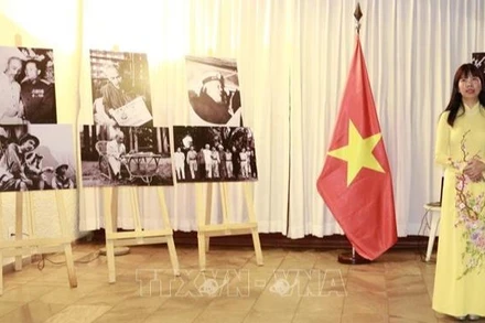 Đại sứ Phạm Thị Kim Hoa phát biểu tại Lễ kỷ niệm. (Ảnh: TTXVN)