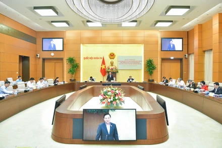 Đoàn giám sát chuyên đề của Quốc hội về “Việc huy động, quản lý và sử dụng các nguồn lực phục vụ công tác phòng, chống dịch Covid-19; việc thực hiện chính sách, pháp luật về y tế cơ sở, y tế dự phòng” làm việc với Chính phủ. (Ảnh: Cổng thông tin điện tử Quốc hội)