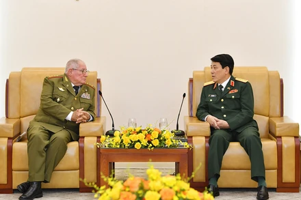 Đại tướng Lương Cường hội kiến Thượng tướng Álvaro López Miera. (Ảnh: Báo Quân đội nhân dân)