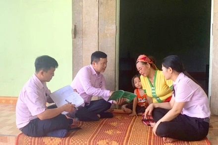 Trong 20 năm qua Ngân hàng Chính sách xã hội huyện Anh Sơn đã đã nỗ lực triển khai thực hiện hiệu quả nhiều chương trình tín dụng ưu đãi đối với hộ nghèo và các đối tượng chính sách khác. (Ảnh: Trang thông tin điện tử huyện Anh Sơn)