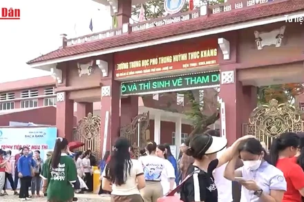 [Video] Tốt nghiệp THPT: Thí sinh thi đề chương trình 2006 được bố trí điểm thi riêng