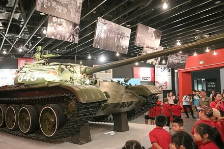 [Video] Sôi nổi hoạt động về nguồn trong trường học