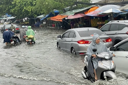 [Video] Các địa phương khẩn trương khắc phục thiệt hại do mưa dông, chủ động ứng phó lũ quét và biển động