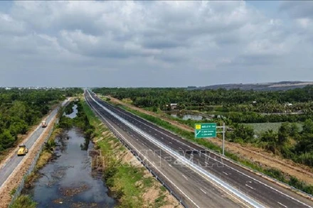 [Video] Sắp khai thác gần 30 km cao tốc Bến Lức–Long Thành, kết nối huyết mạch Đông-Tây Nam Bộ