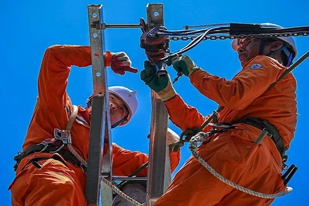 [Video] Chủ động ứng phó cao điểm mùa khô, EVN xây dựng kịch bản tăng trưởng phụ tải tới 13%