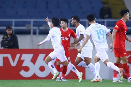 Hồng Duy mở tỷ số cho Thép Xanh Nam Định. (Ảnh: VOV)