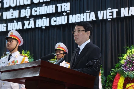 Ủy viên Bộ Chính trị, Chủ tịch nước Lương Cường, Trưởng Ban Lễ tang đọc Lời điếu. (Ảnh: TTXVN)