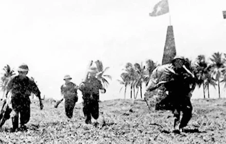 Quân ta tiến công đảo Song Tử Tây. (Ảnh: TTXVN)