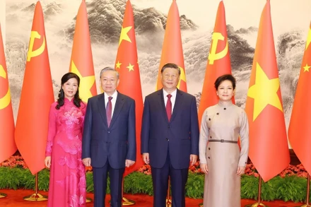 Tổng Bí thư, Chủ tịch nước Trung Quốc Tập Cận Bình và phu nhân cùng Tổng Bí thư, Chủ tịch nước Tô Lâm và phu nhân chụp ảnh chung ngày 19/8/2024, nhân dịp Tổng Bí thư, Chủ tịch nước Tô Lâm và phu nhân thăm cấp nhà nước tới Trung Quốc. (Ảnh: TTXVN)