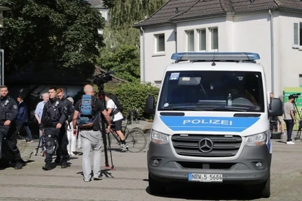 Ảnh tư liệu: Xe cảnh sát được triển khai tại hiện trường vụ tấn công bằng dao ở Solingen, Đức, ngày 24/8/2024. (Ảnh: THX/TTXVN)