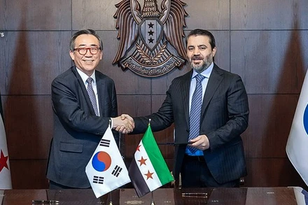 Ngoại trưởng Hàn Quốc Cho Tae-yul (bên trái) và người đồng cấp Syria Asaad Hassan al-Shibani. (Nguồn: Bộ Ngoại giao Hàn Quốc)