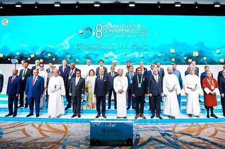 Các đại biểu chụp ảnh chung tại Hội nghị Ấn Độ Dương lần thứ 8 ở Muscat, Oman ngày 16/2/2025. (Ảnh: ANI/TTXVN)