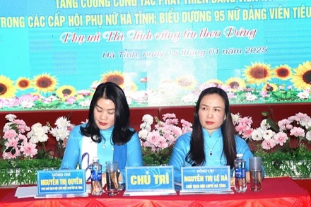 Chủ tọa hội thảo.