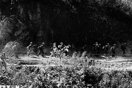 Quân Giải phóng Trị Thiên tiến vào chiến trường, mở đầu chiến dịch. (Ảnh: Đỗ Tráng/TTXVN)