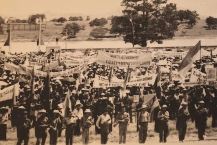 Nhân dân Đà Lạt mít-tinh mừng giải phóng ngày 3/4/1975. (Ảnh tư liệu/QĐND)