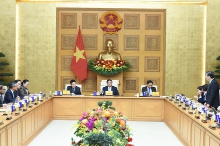 Thủ tướng Phạm Minh Chính và Phó Thủ tướng Hồ Đức Phớc, Phó Thủ tướng Bùi Thanh Sơn chủ trì tọa đàm với các doanh nghiệp ASEAN.