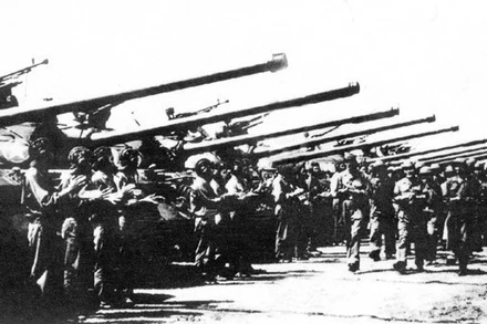 Quân Giải phóng chuẩn bị lực lượng trước giờ tổng công kích vào Sài Gòn – Gia Định với tinh thần “Thần tốc, táo bạo, bất ngờ, chắc thắng” (26/4/1975). (Ảnh: Tư liệu/TTXVN)