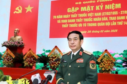 Đại tướng Phan Văn Giang phát biểu ý kiến tại buổi gặp mặt. 