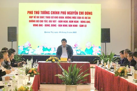 Phó Thủ tướng Chính phủ Nguyễn Chí Dũng cùng đoàn công tác số 2 làm việc với lãnh đạo các tỉnh Quảng Bình, Quảng Trị tại thành phố Đông Hà.