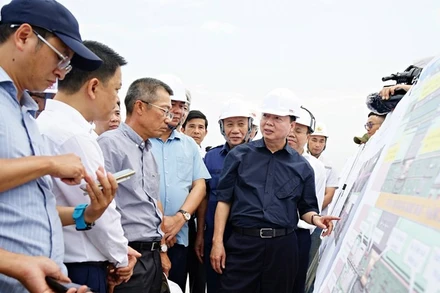 Phó Thủ tướng Chính phủ Trần Hồng Hà kiểm tra tiến độ xây dựng Cảng hàng không Quảng Trị.